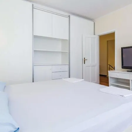 度假居 Ella- Traditionelles Mediterranes Steinhaus By Interhome *