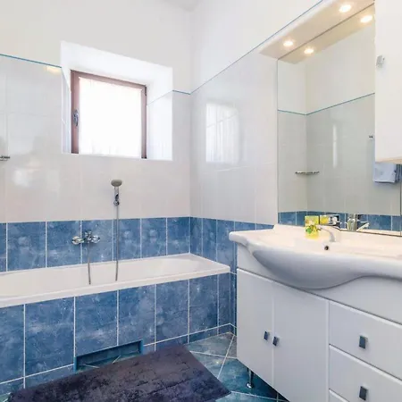 Ella- Traditionelles Mediterranes Steinhaus By Interhome