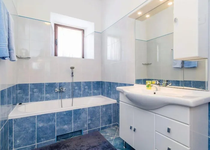 Ella- Traditionelles Mediterranes Steinhaus By Interhome