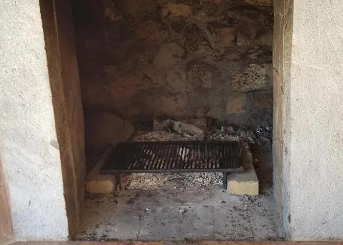 Ella- Traditionelles Mediterranes Steinhaus By Interhome